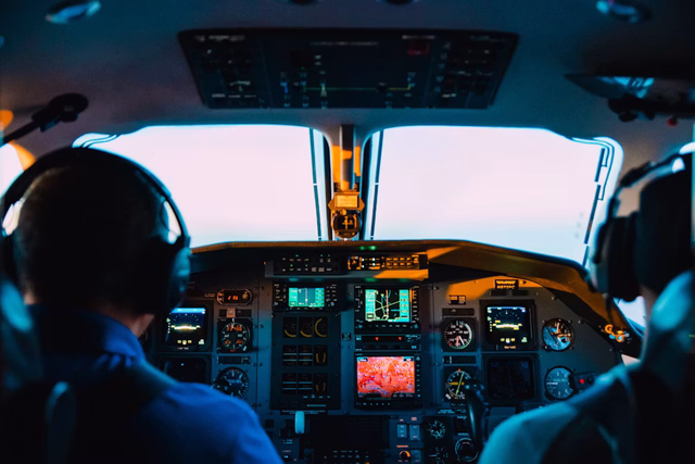 Pilot and flight attendant recruitment